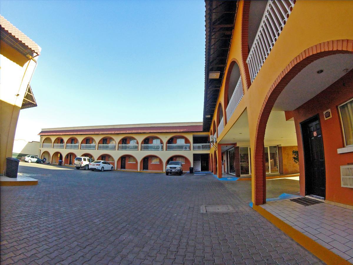 Las Torres Hotel Mexicali Kültér fotó