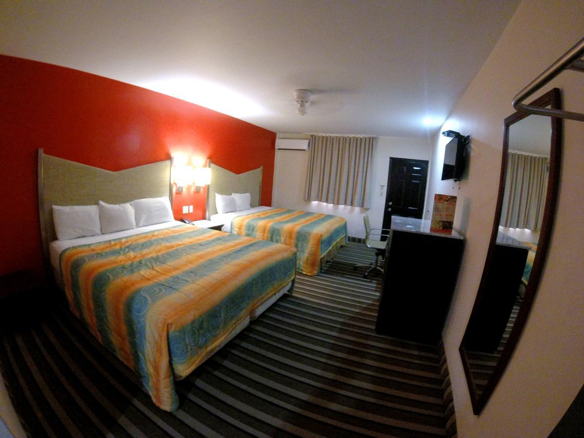 Las Torres Hotel Mexicali Kültér fotó