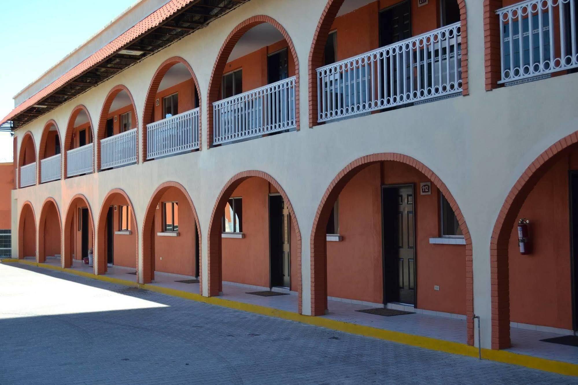 Las Torres Hotel Mexicali Kültér fotó