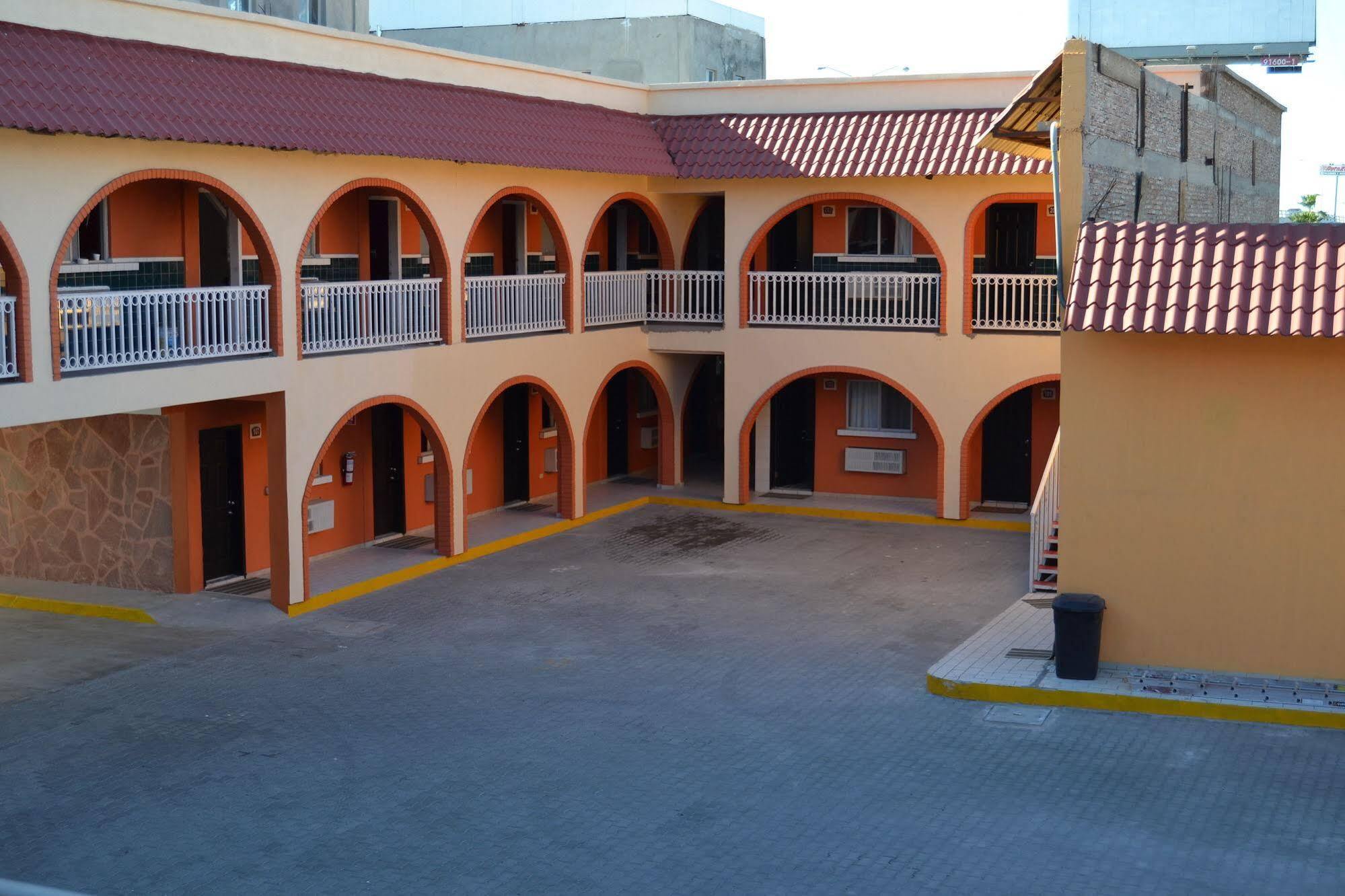 Las Torres Hotel Mexicali Kültér fotó